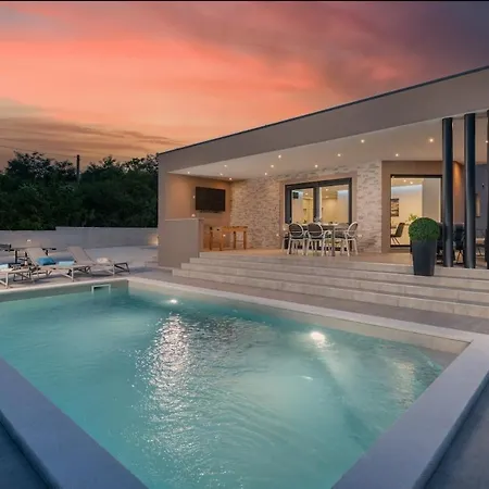 Lara, Luxury Modern House Βίλα