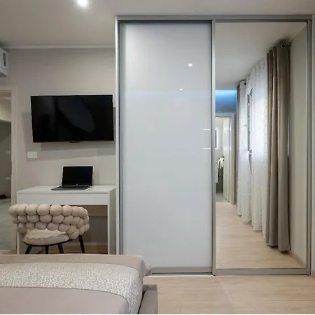 Lara, Luxury Modern House * Filipana