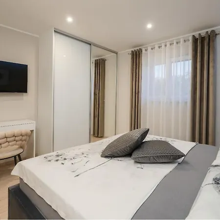 Lara, Luxury Modern House Βίλα