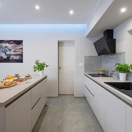 Lara, Luxury Modern House Βίλα *