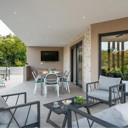 Lara, Luxury Modern House